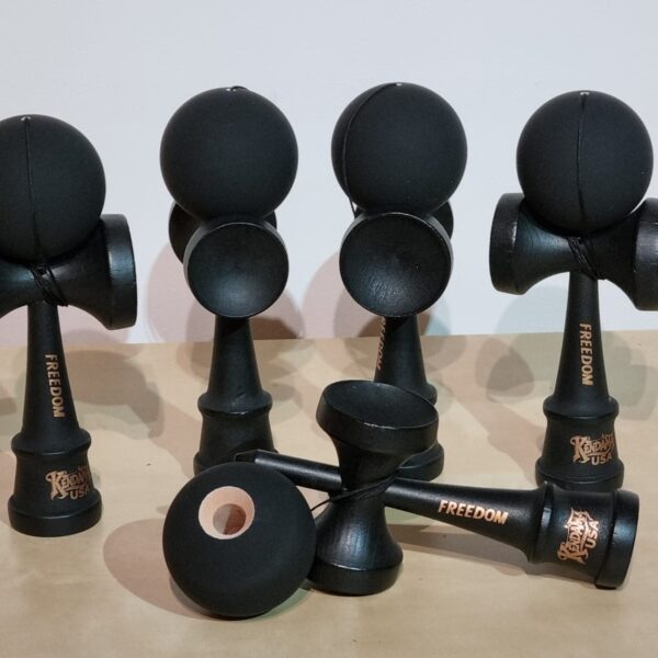 Kendama neagra cu grip